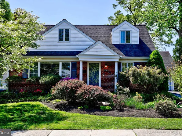 129 Lee Cir, Bryn Mawr, PA 19010