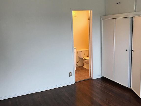 4th image of 3889 S Van Ness Ave #Upstairs