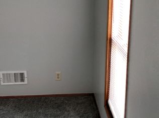 1013 1/2 Broadway St, Waterloo, IA 50703