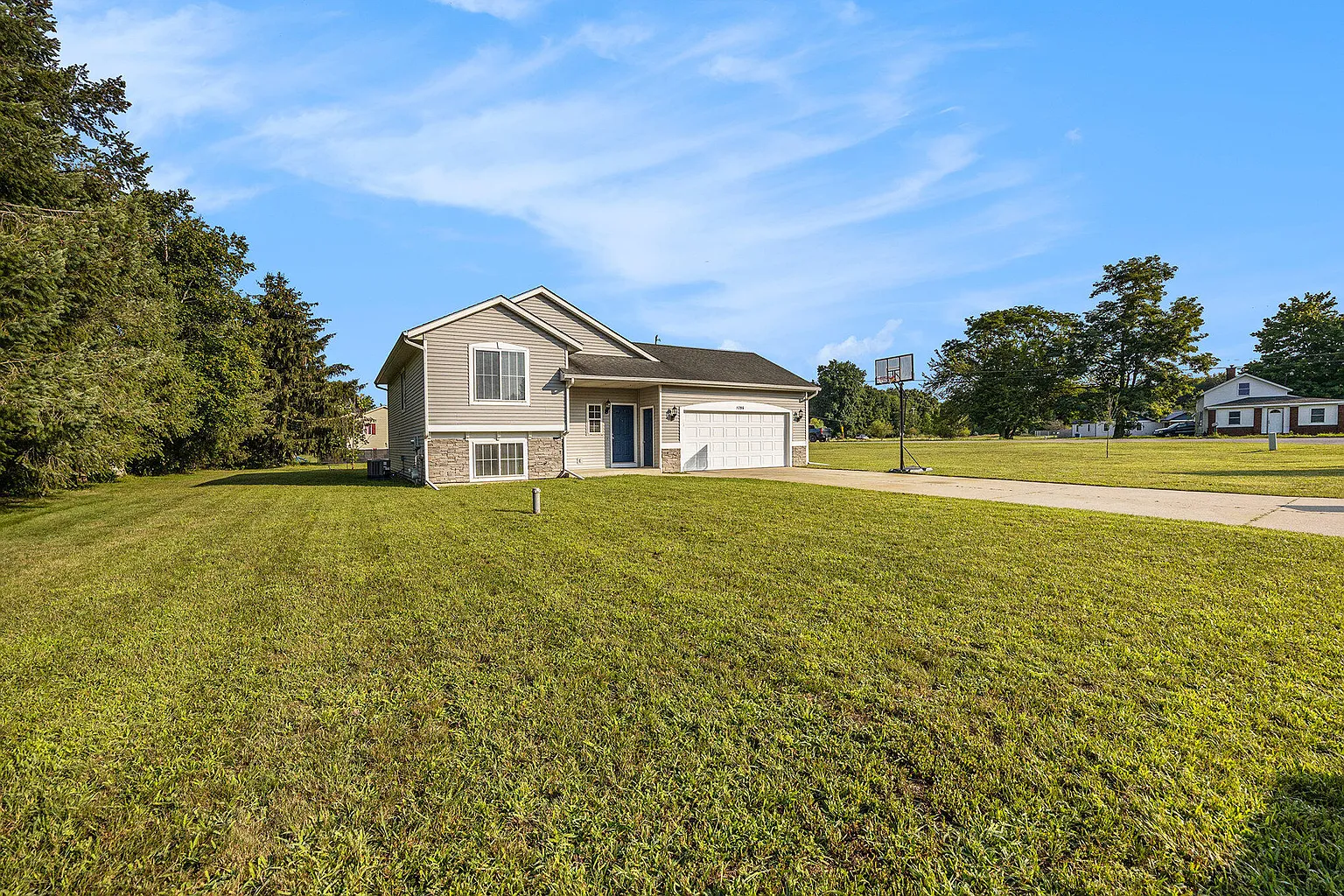 1796 River Bend Dr photo 1