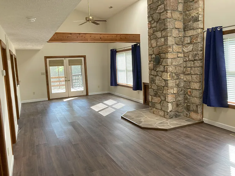 163 Hickory Ln — Photo 6