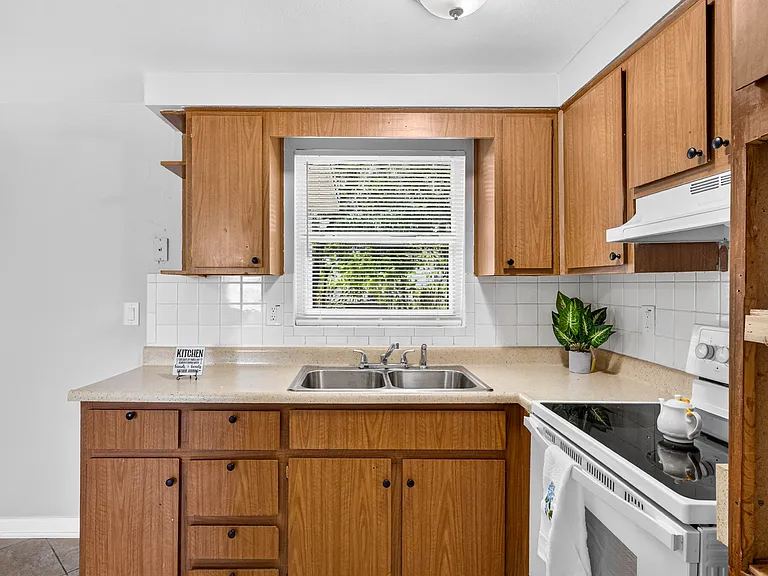 2516 Templewood Dr — Photo 9