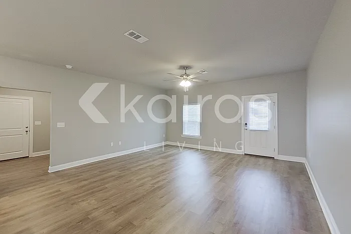 3 bed, 2.0 bath, 1600 sqft, $1,995 — Photo 4