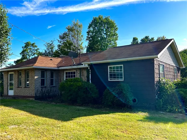 179 Lucas Pipeline Rd S, Ruffs Dale, PA 15679