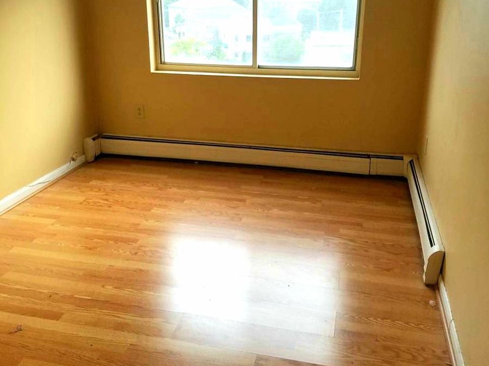 1st image of 228 Willard St
