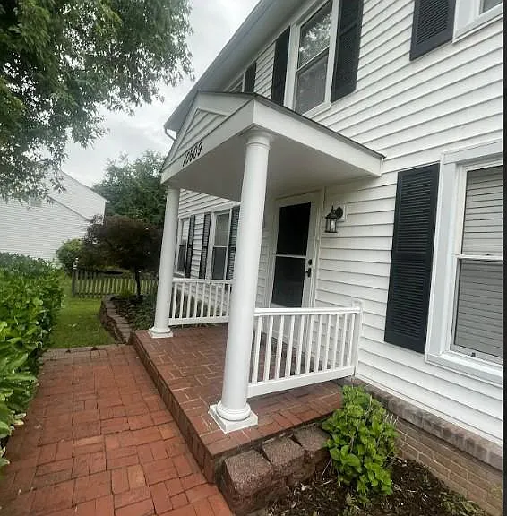 10609 Oxford Ct — Photo 2