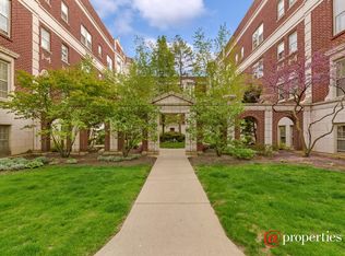 490 Sheridan Rd APT 3, Evanston, IL 60202