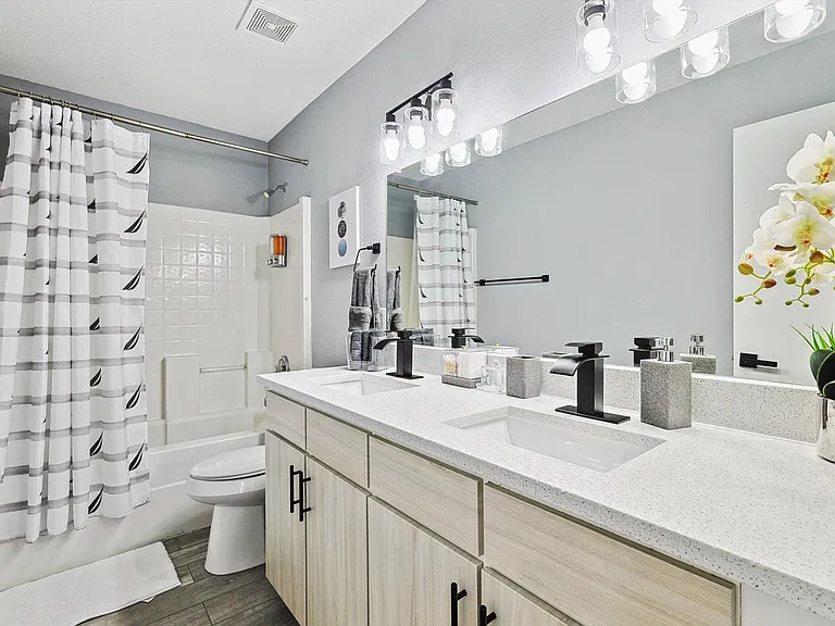 2136 Dayton Ln — Photo 23
