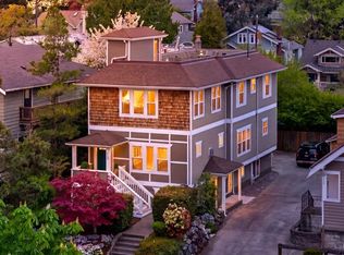 400 NE 50th Street, Seattle, WA 98105