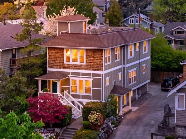 400 NE 50th Street, Seattle, WA 98105
