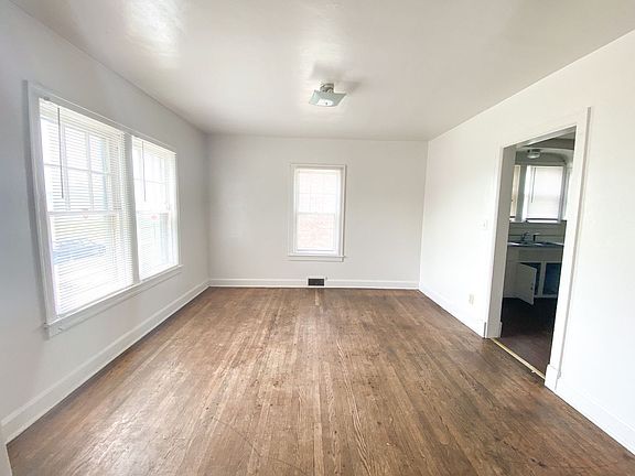 5th image of 422 Steely St