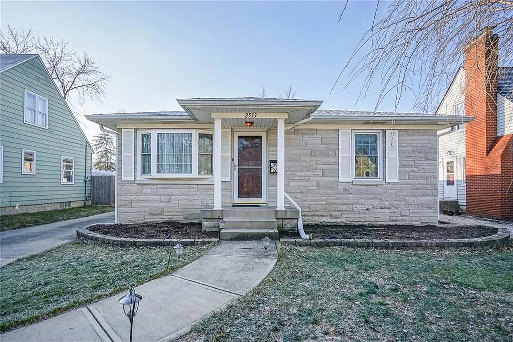 2513 E 57th St photo 1