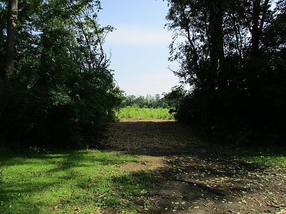 2nd image of Thru Roamin Dr