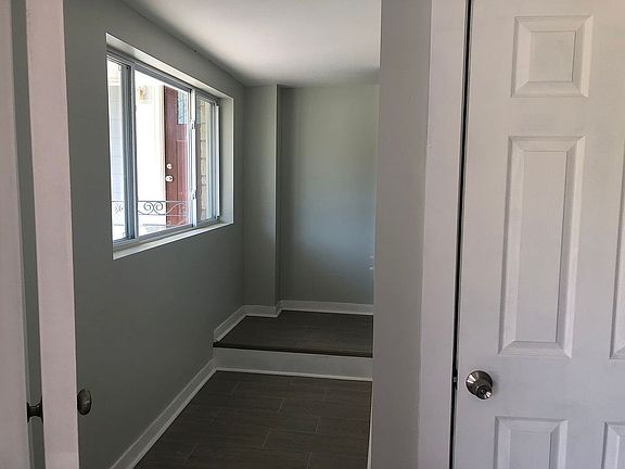 5th image of 3976 Woodlawn Ave