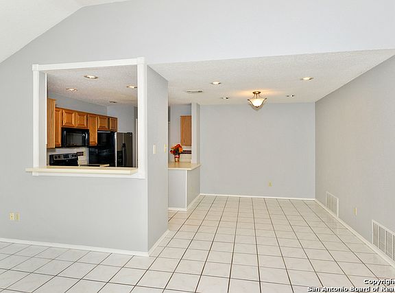 4th image of 10870 Lake Path Dr