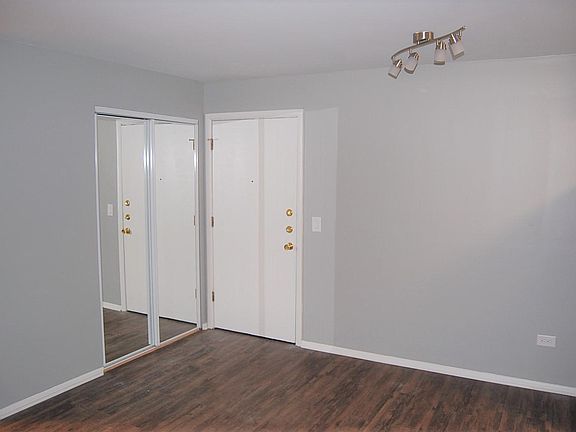 5th image of 210 Circle Ave APT 206