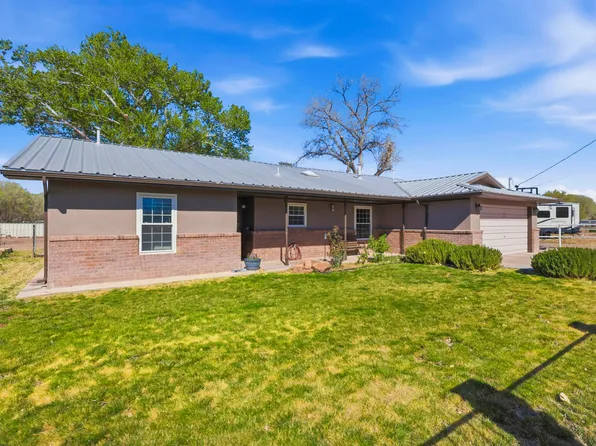 21 Kennedy Dr, Los Lunas, NM 87031