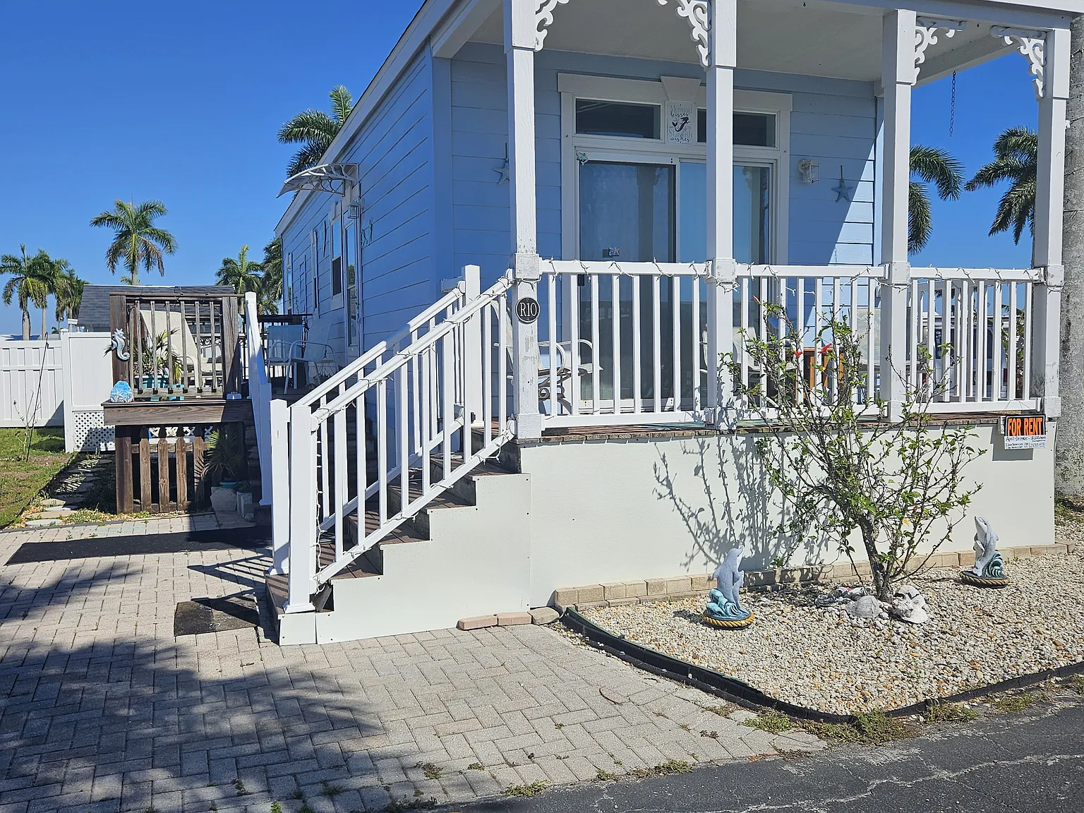 2 bed, 704 sqft, $1,600 — Photo 2