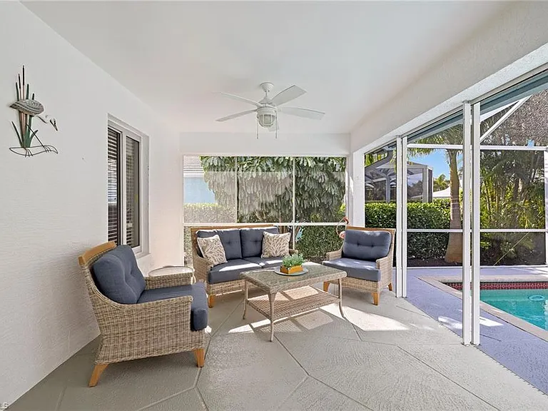690 Amber Dr — Photo 21