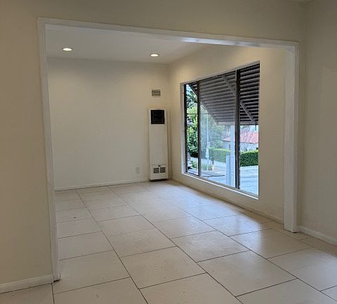 4th image of 900 N Orange Grove Ave APT 19