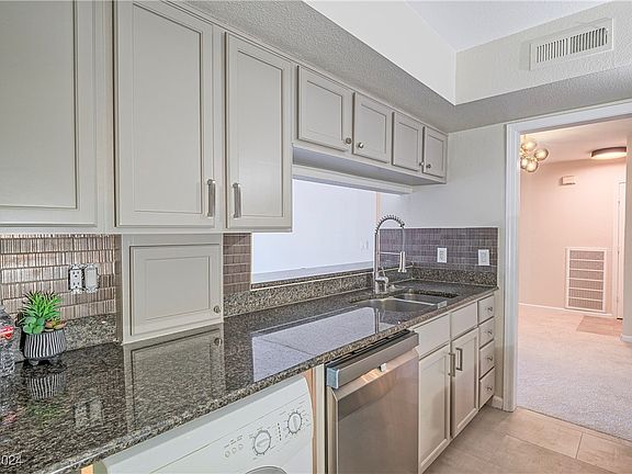 5th image of 639 Oakmont Ave Unit 3908