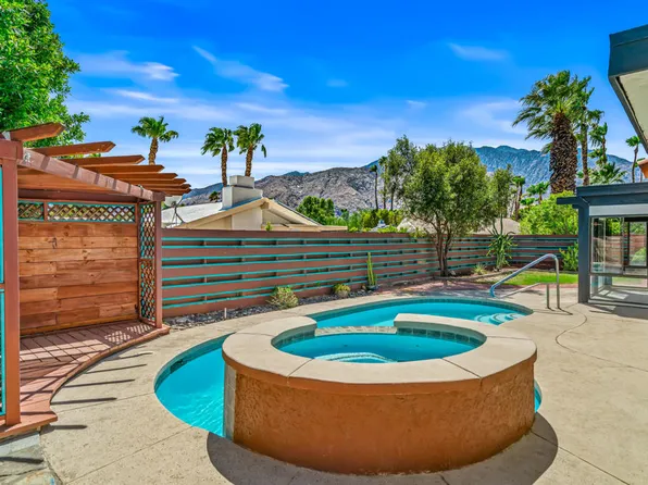 1351 E Luna Way, Palm Springs, CA 92262