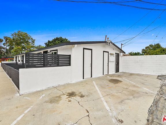 5th image of 609 W E St