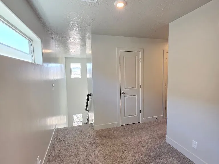528 S Riverbed Dr — Photo 32
