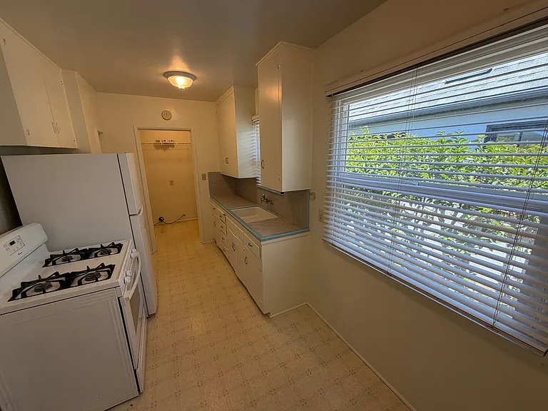 119 W Liberty St #A — Photo 3
