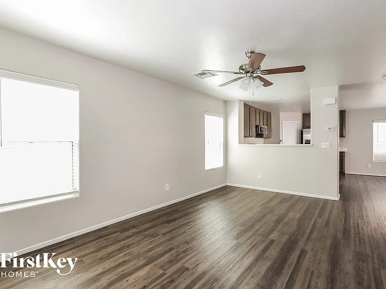 703 Loughton St — Photo 5