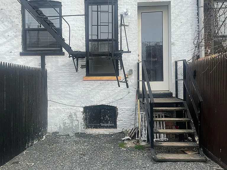 1271 Willoughby Ave #1R — Photo 15