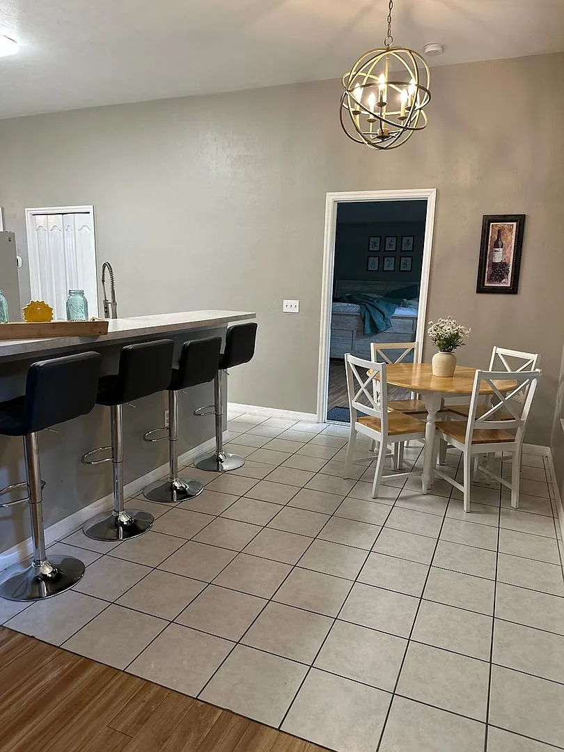 4 Bed / 3 Bath House! Close to UF & Everything! Ask for Kathleen when you inquire! — Photo 2