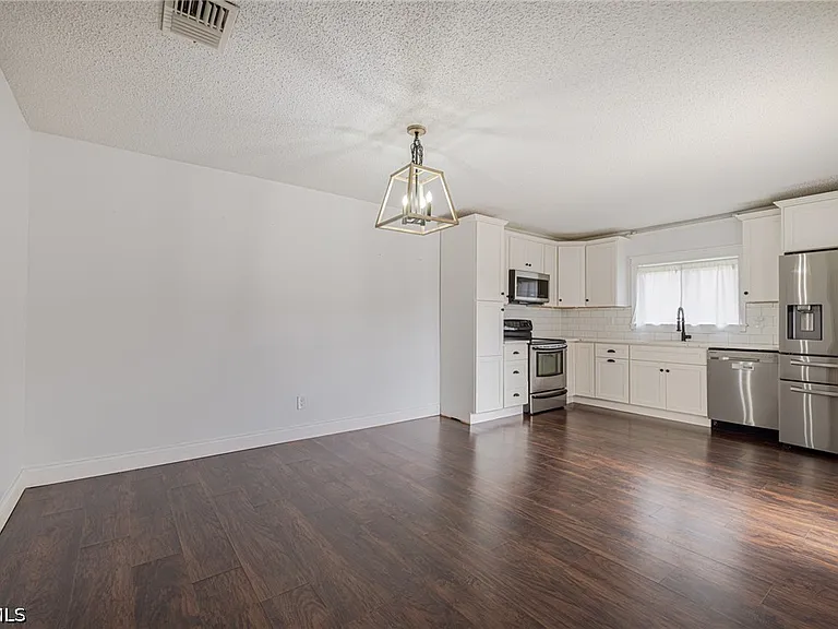 1418 Park Shore Cir #3 — Photo 6