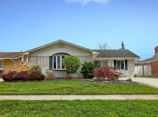 4925 Hillcrest Rd, Trenton, MI 48183