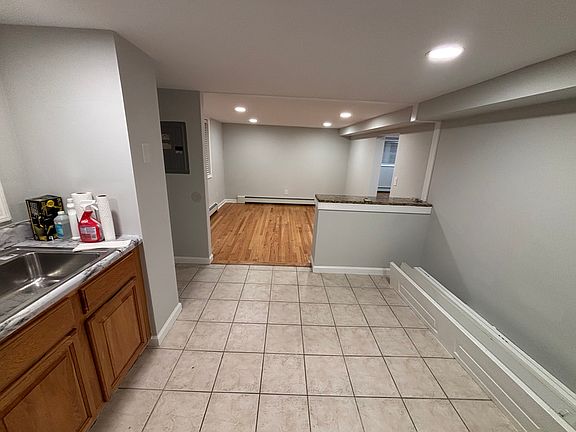 3rd image of 14 Alexander Pl #G1