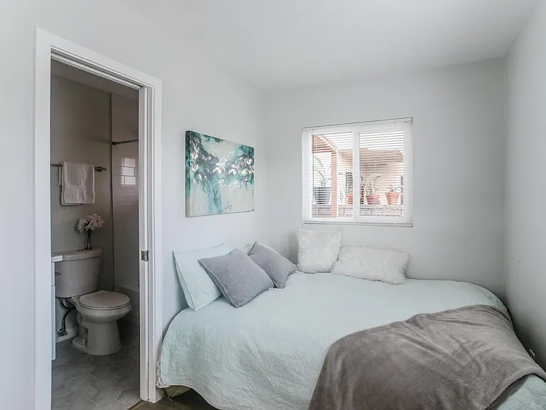 4205 Noyes St #11 — Photo 15