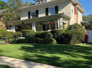 60 Dewey St, Huntington, NY 11743