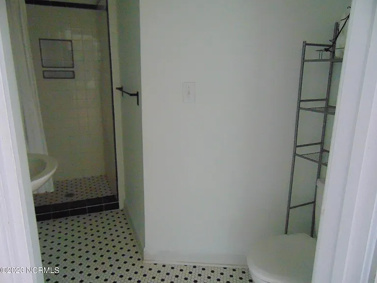 215 Dock St #215 — Photo 11