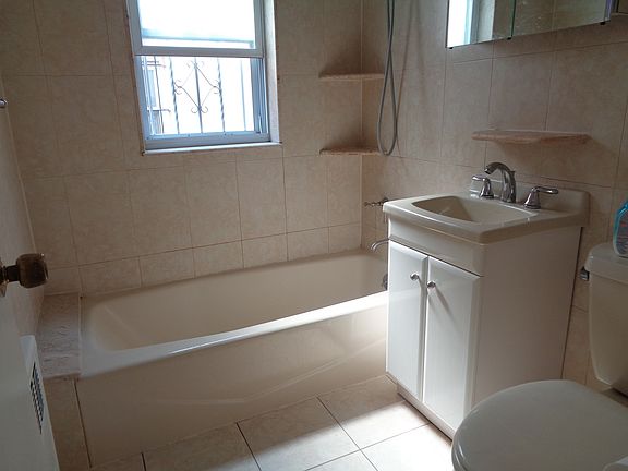 3rd image of 2217 Crescent St