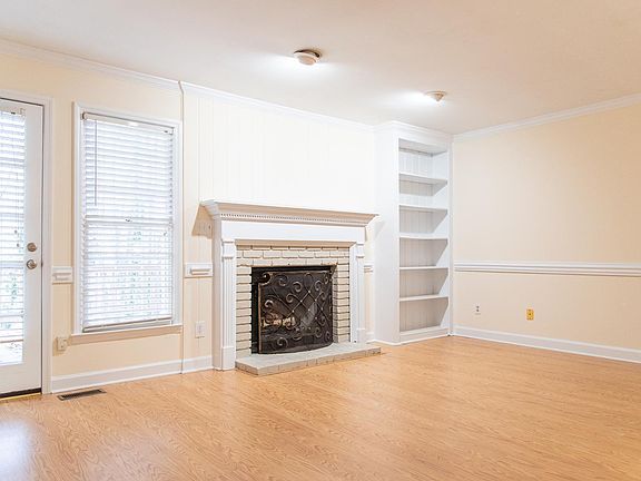 4th image of 6728 Queen Annes Dr