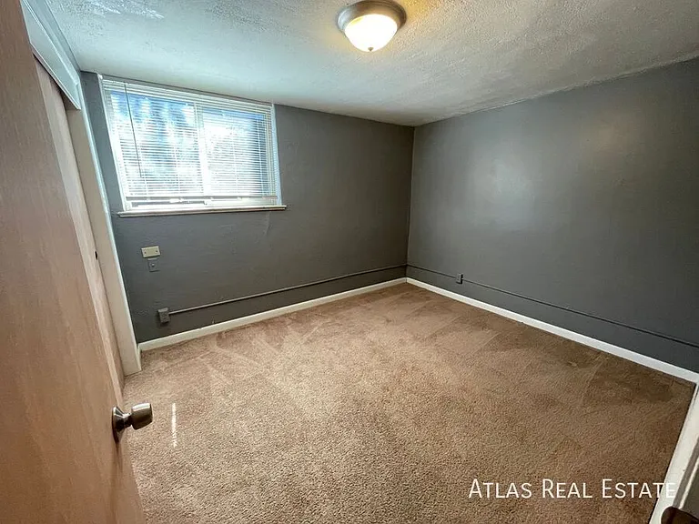 1833 N Hooker St — Photo 8