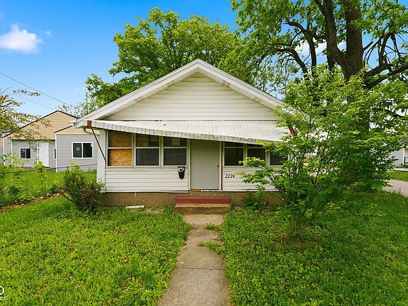 3rd image of 2224 S Hoyt Ave
