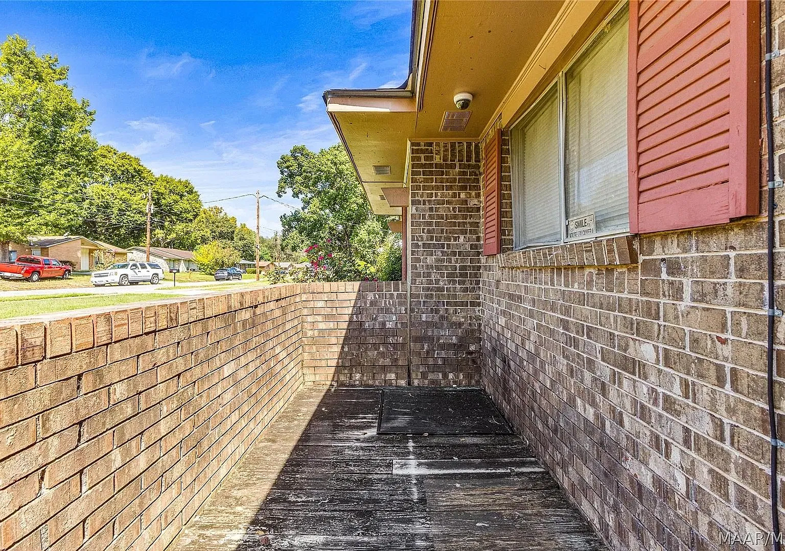 Beautiful 3 Bed 2 Bath Ranch style home — Photo 4