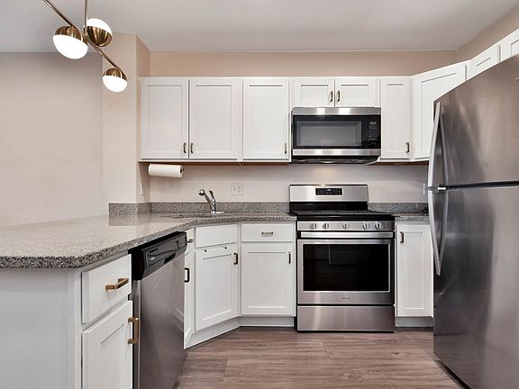 5th image of 693 Western Ave #105