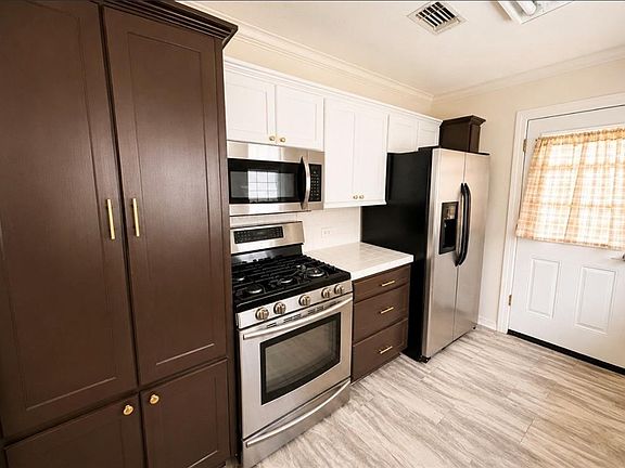 3rd image of 330 Ira Rd