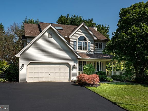 2nd image of 615 Chinook Dr