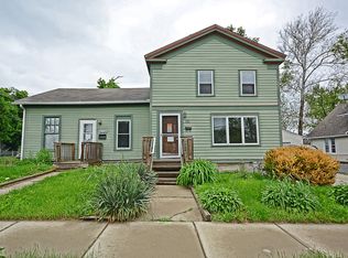 324 Washington St, Elgin, IL 60123