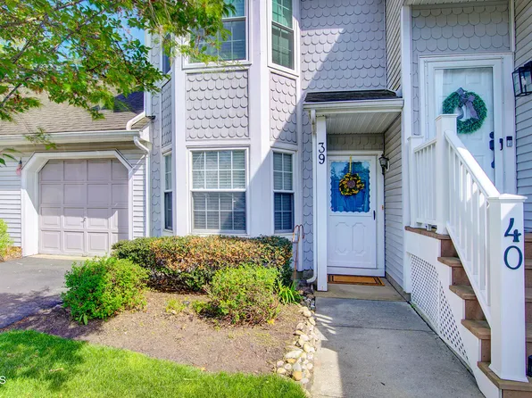 39 Poplar Place, Freehold, NJ 07728