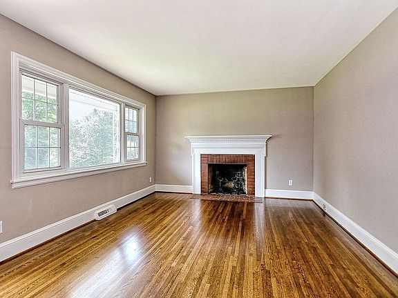 2nd image of 1133 Brighton Pl