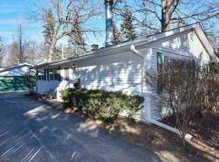 26 E Woodland Rd, Lake Bluff, IL 60044